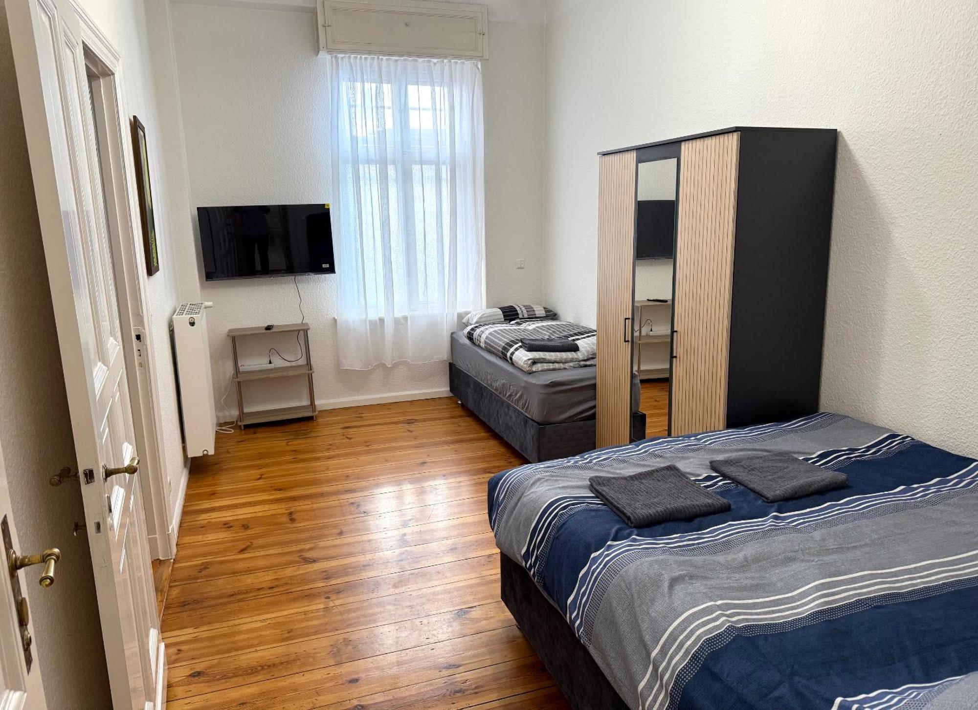Sehr Zentrale Wohnung Fuer Bis Zu 6 Gaeste - Nah Gelegen Zum Kurfuerstendamm, Potsdamer Platz Und Kreuzberg In 10 Minuten Appartement Berlijn