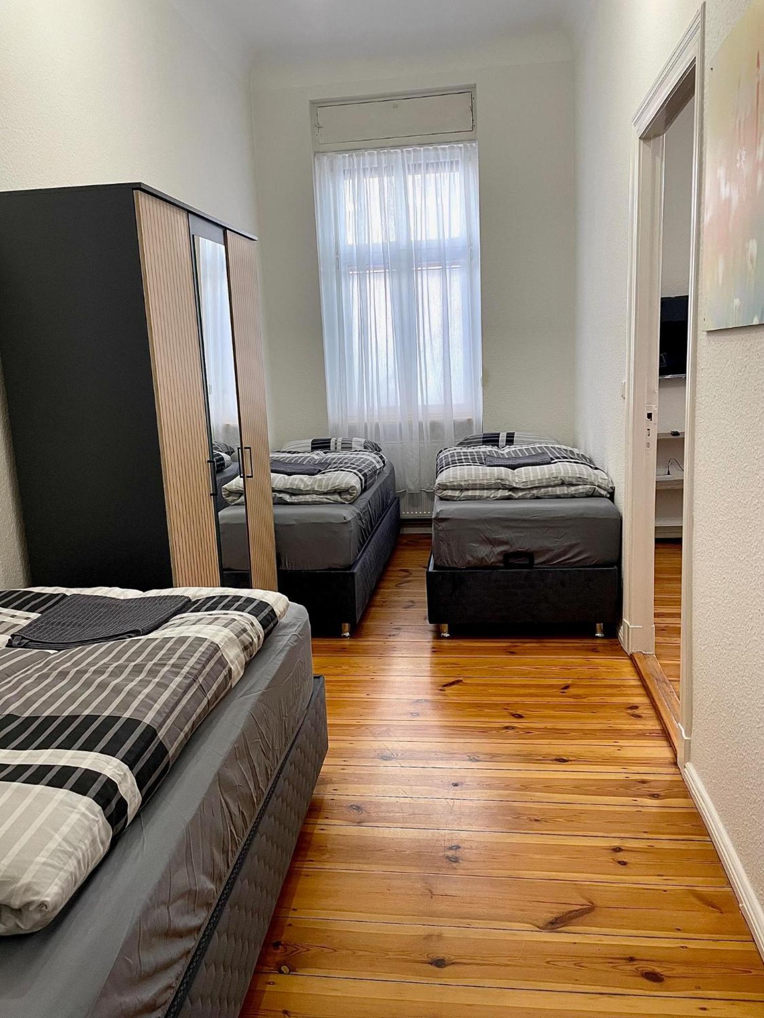 Sehr Zentrale Wohnung Fuer Bis Zu 6 Gaeste - Nah Gelegen Zum Kurfuerstendamm, Potsdamer Platz Und Kreuzberg In 10 Minuten Berlijn